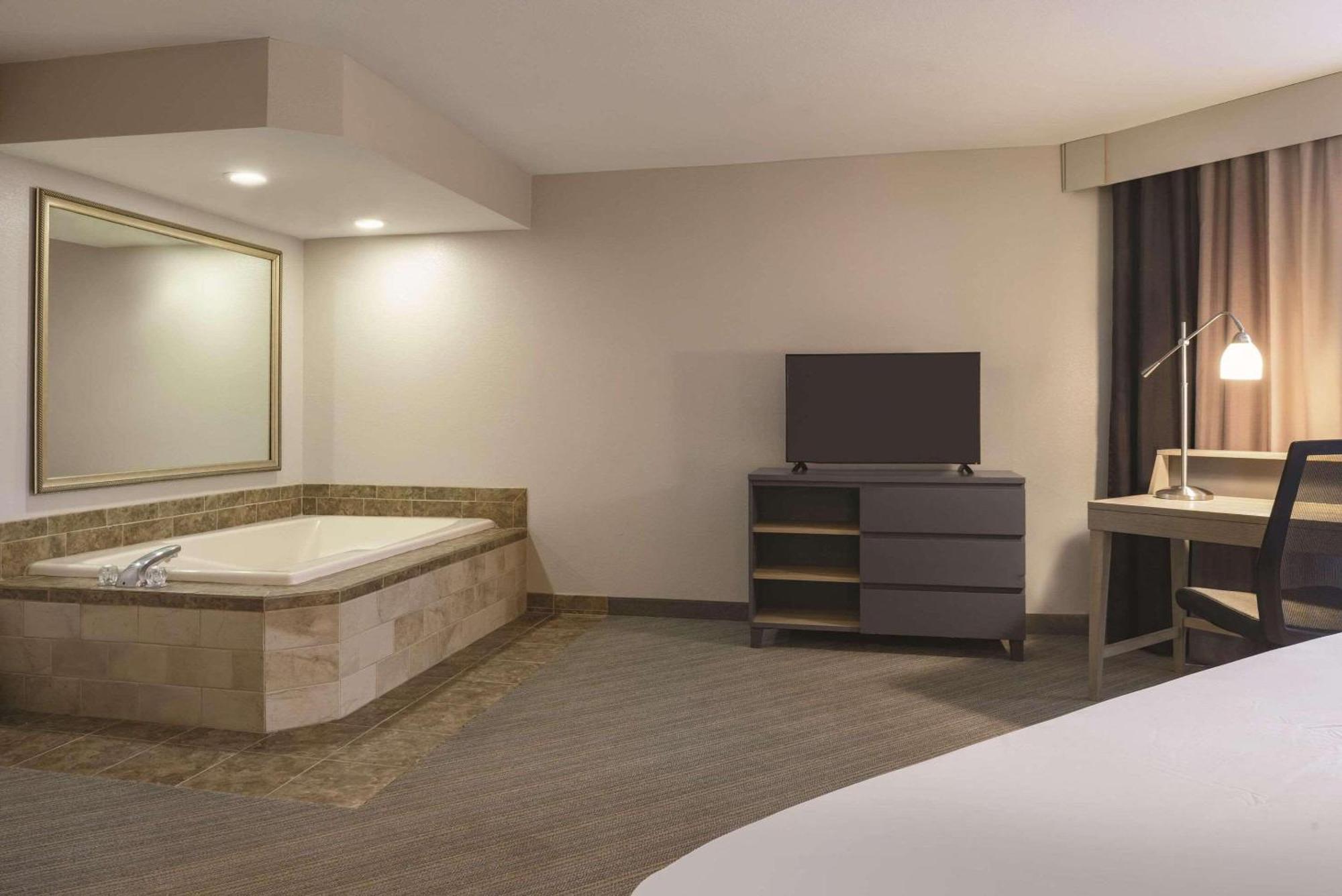 Country Inn & Suites By Radisson, Germantown, Wi エクステリア 写真
